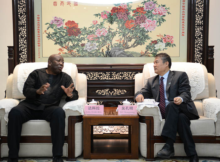 新闻配图-吴孔明会见非洲科学院院长达科拉.png